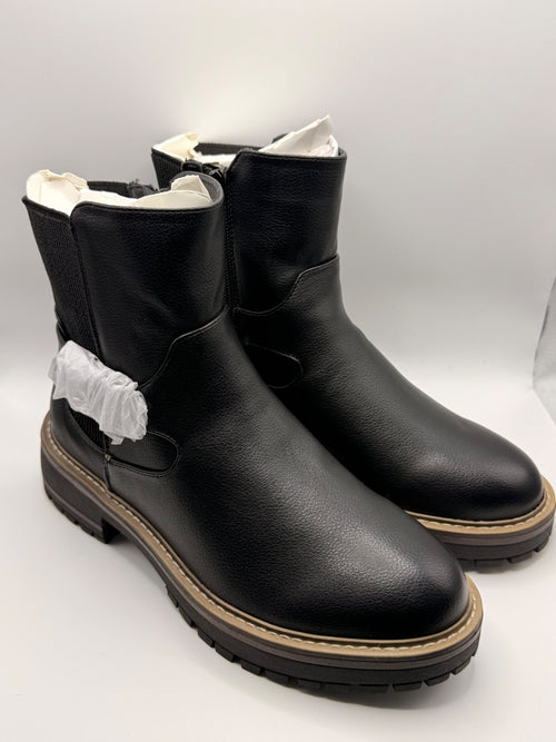 Black Ankle Boots with Chunky Sole and Side Zip